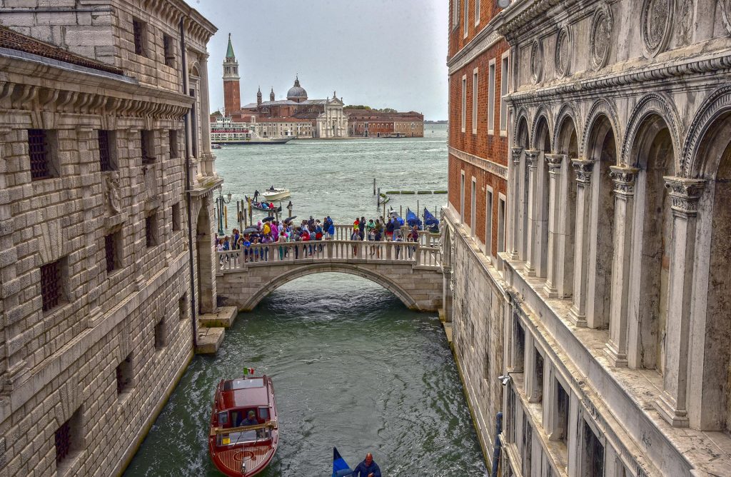 Vue depuis le pont des soupirs
