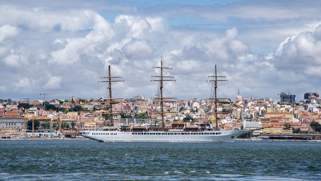 Voilier sur le Tage - Lisbonne - Portugal